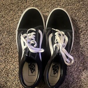 9.0 Men’s/ 10.5 Women’s black Vans